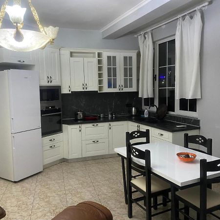 Tirana Apartment White Екстер'єр фото