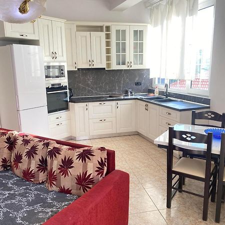 Tirana Apartment White Екстер'єр фото